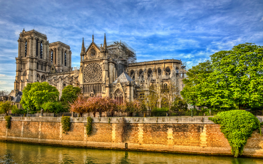 Kathedrale Notre Dame de Paris nach dem Brand am 15. April 2019