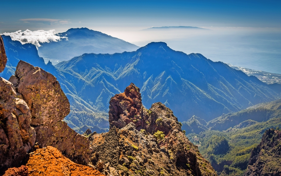 Vulkanische berge landschaft.