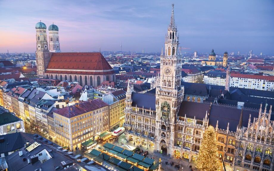 Münchner Christkindlmarkt auf dem Marienplatz, Deutschland
