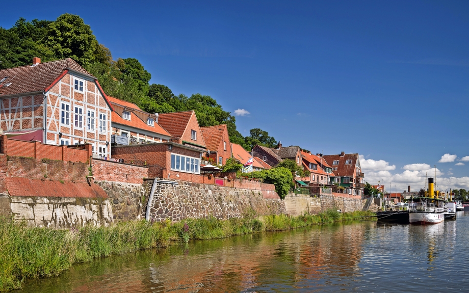 Elbuferpromenade Lauenburg im Sommer