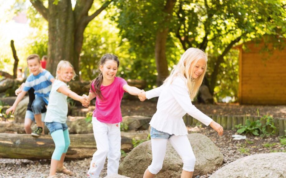 Kinder auf dem Spielplatz