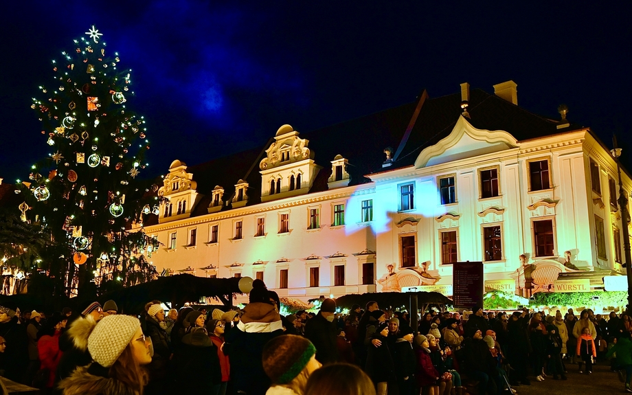 Weihnachtsmarkt auf Schloss St. Emmeram in Regensburg, Deutschland