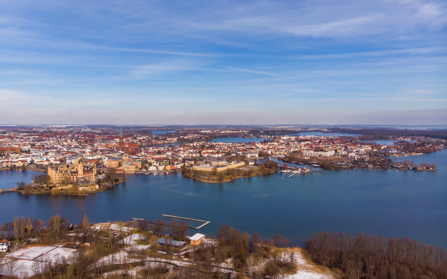Luftbild von Schwerin im Winter